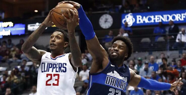 在雪地里摔 在雪地里摔