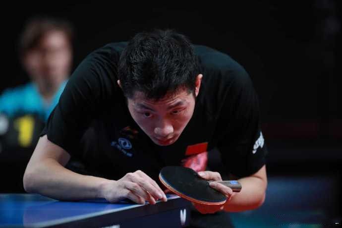 球迷挥舞着 球迷挥舞着